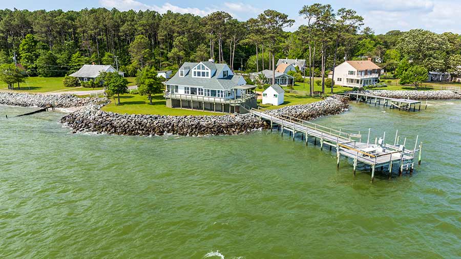 Chesapeake Bay Waterfront Home For Sale in Deltaville Rodgers & Burton