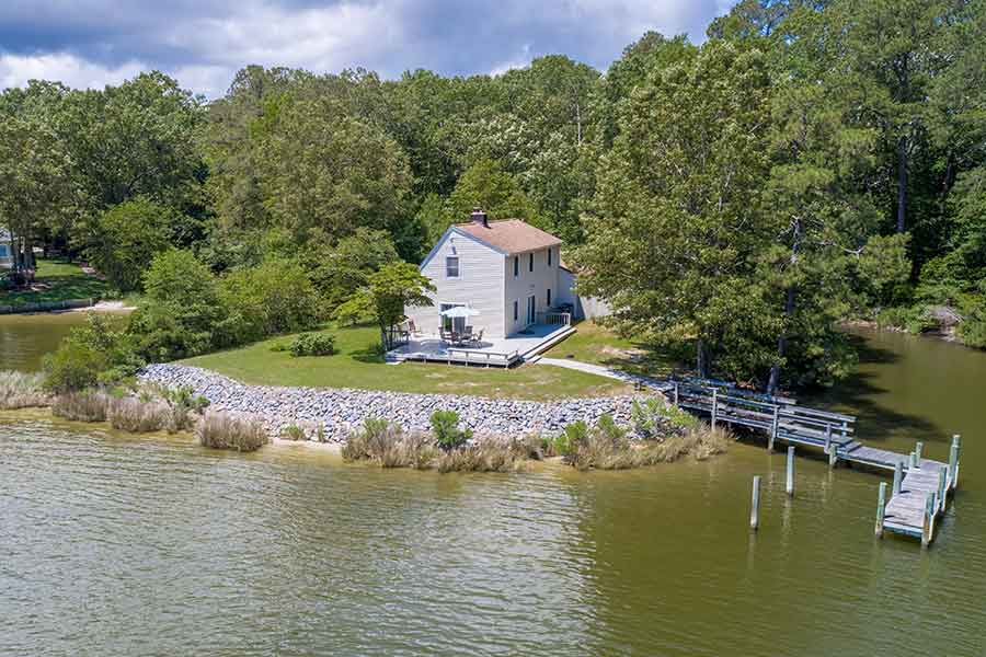 Piankatank River home in Hartfield