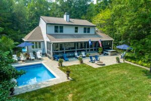 Pool home in Urbanna