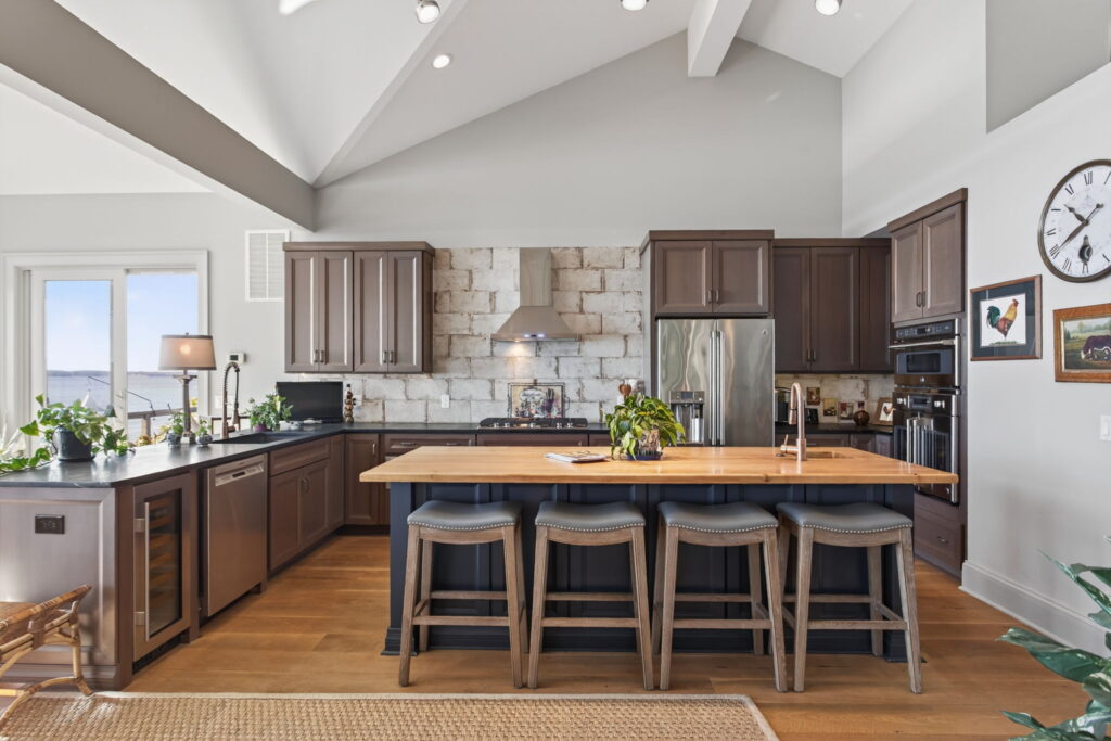 21-web-or-mls-176-king-carter-ln