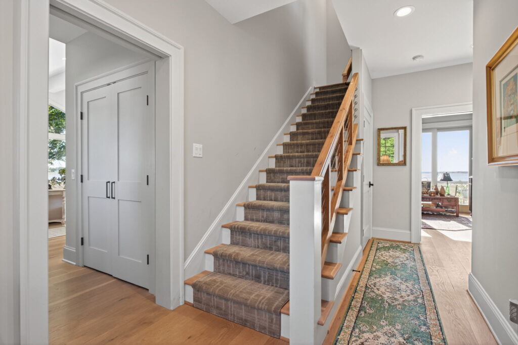 27-web-or-mls-176-king-carter-ln