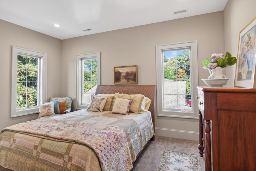 39-web-or-mls-176-king-carter-ln