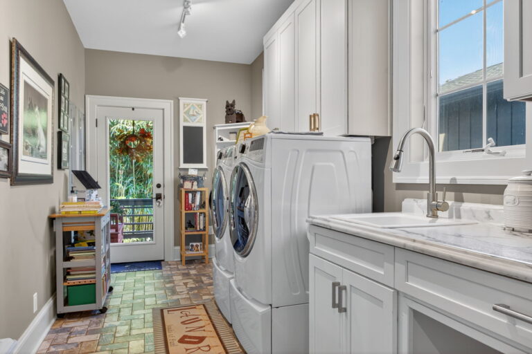 43-web-or-mls-176-king-carter-ln