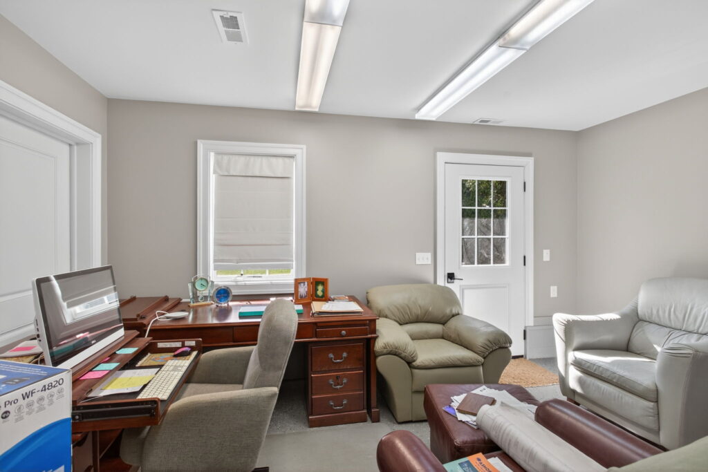 58-web-or-mls-176-king-carter-ln