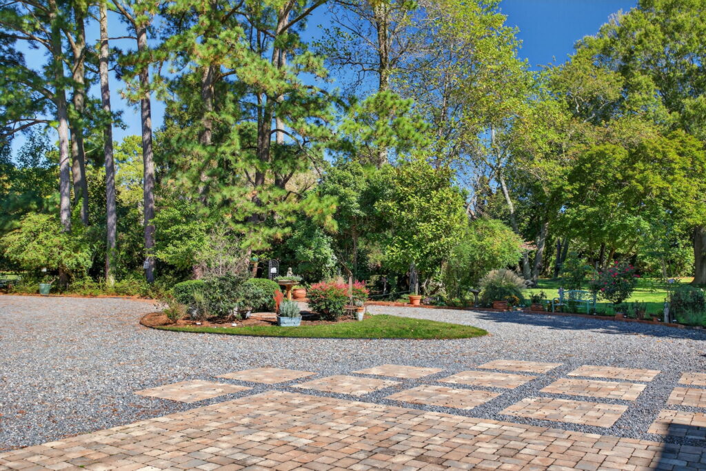 59-web-or-mls-176-king-carter-ln