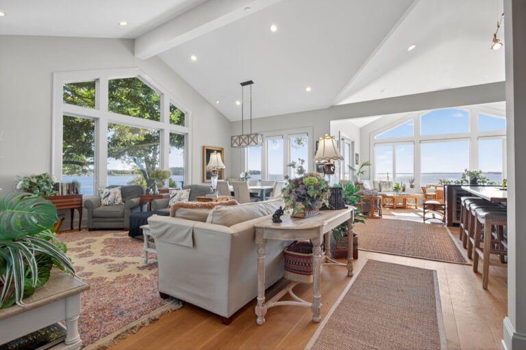 7-web-or-mls-176-king-carter-ln