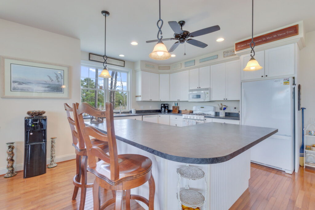 11-web-or-mls-6406 Windmill Point Road (10)