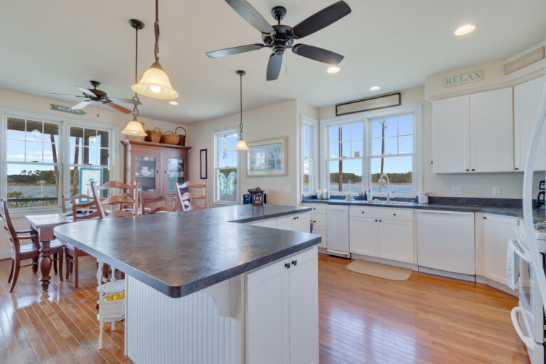 12-web-or-mls-6406 Windmill Point Road (11)