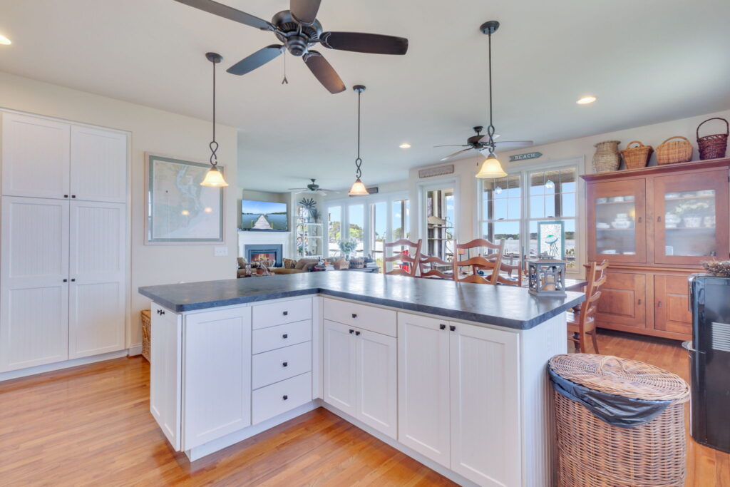 13-web-or-mls-6406 Windmill Point Road (12)