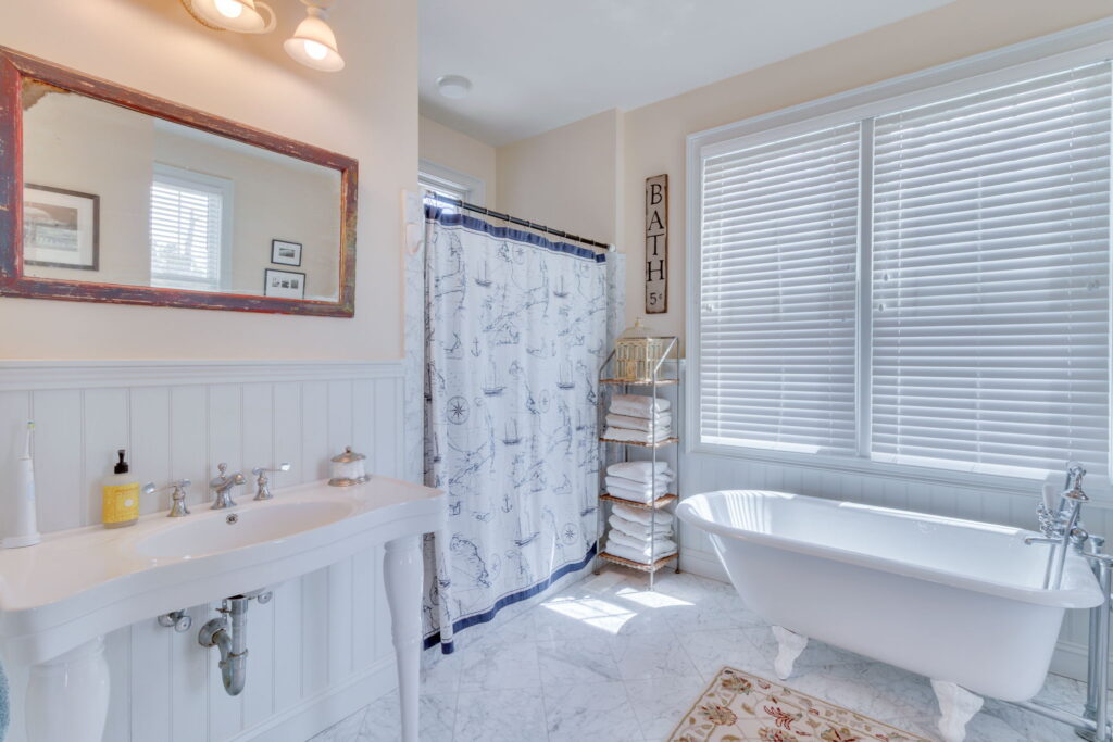 23-web-or-mls-6406 Windmill Point Road (22)