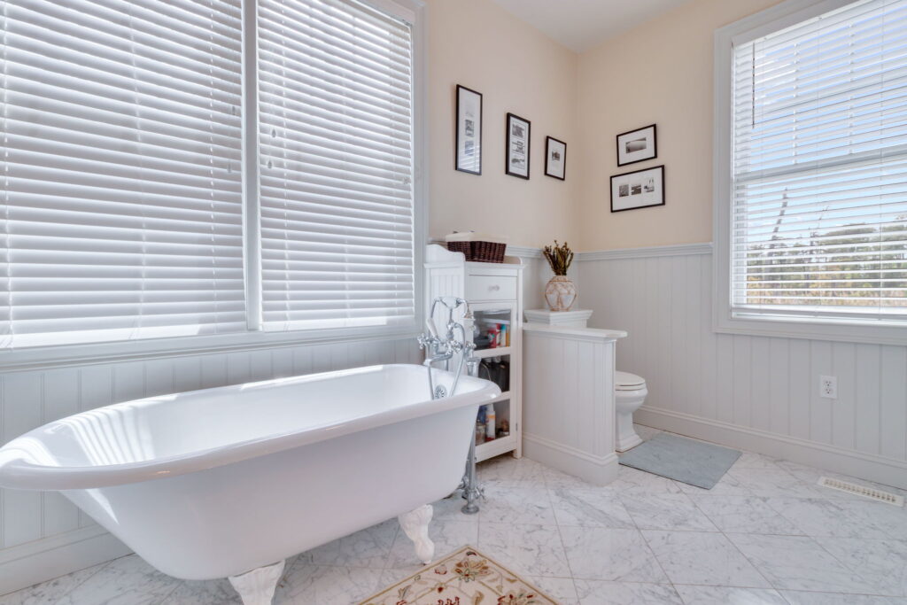 24-web-or-mls-6406 Windmill Point Road (23)