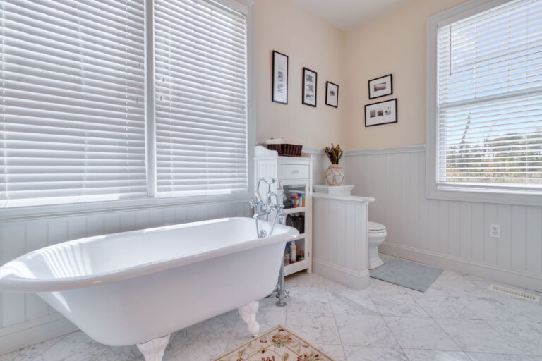 24-web-or-mls-6406 Windmill Point Road (23)