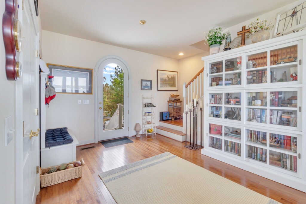 3-web-or-mls-6406 Windmill Point Road (2)