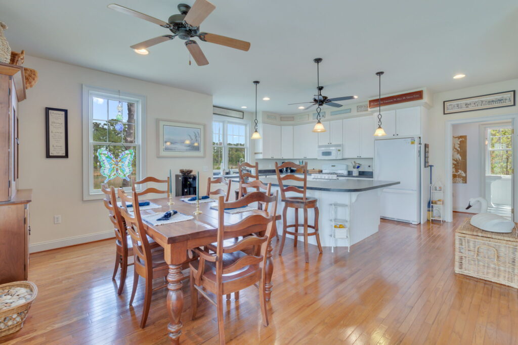 8-web-or-mls-6406 Windmill Point Road (7)