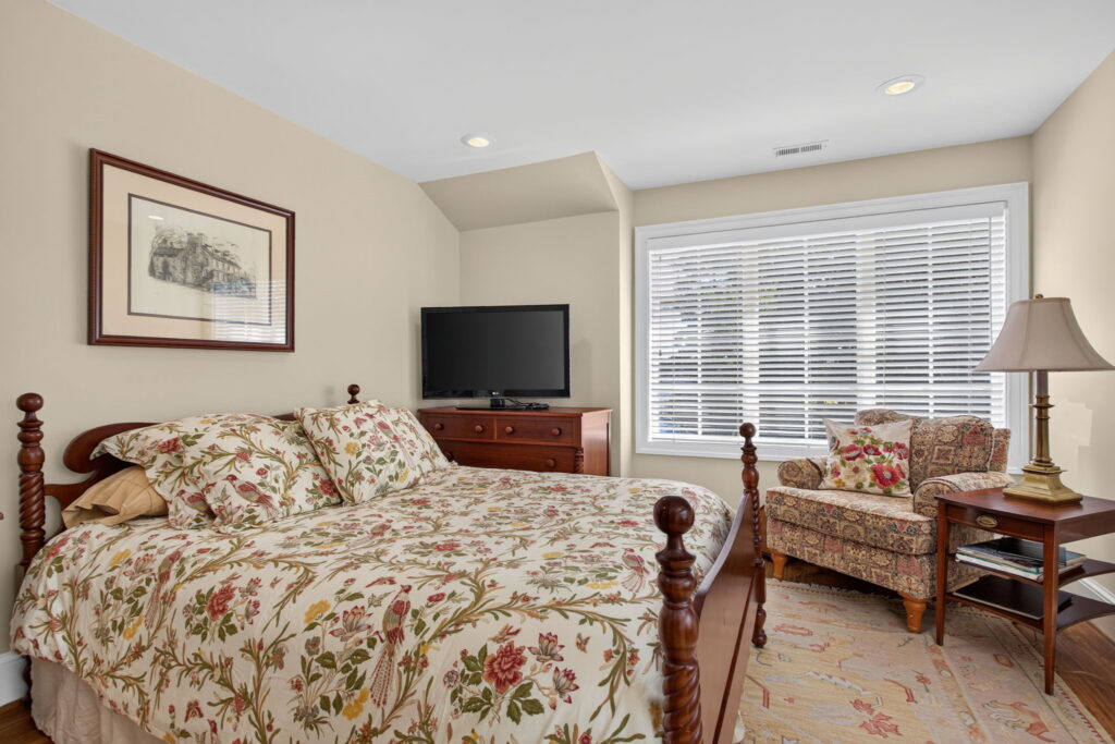 102-web-or-mls-36-hall-farm-dr