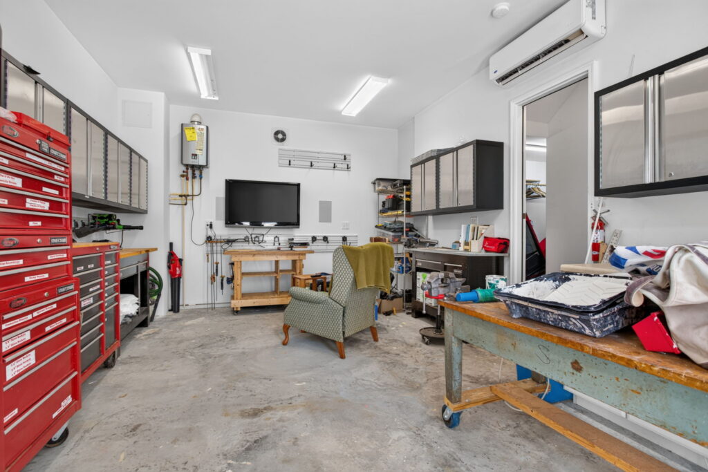 90-web-or-mls-36-hall-farm-dr